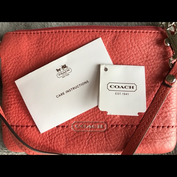 LIKE NEW! Coach pink leather wristlet - Picture 4 of 4